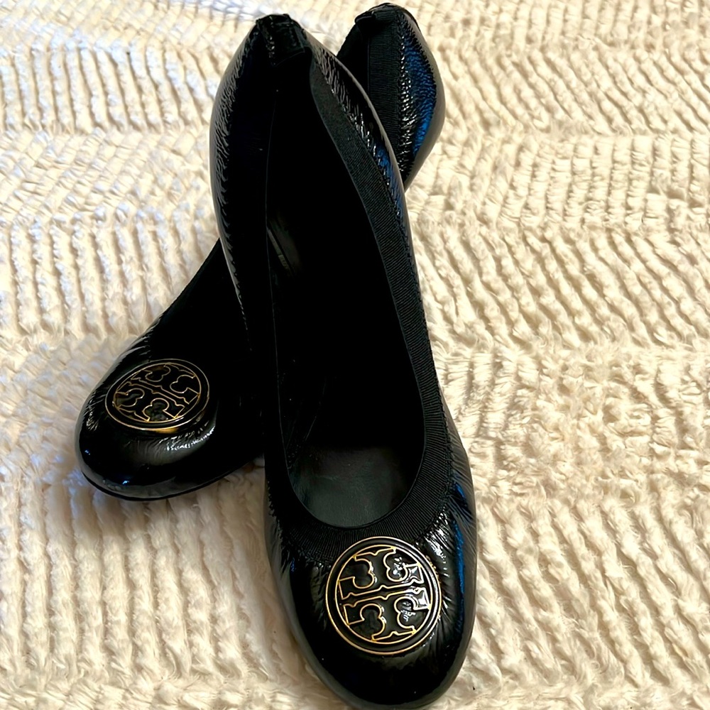 Tory Burch Caroline Black Patent Leather Pumps